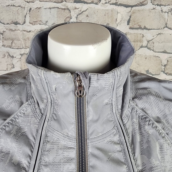Lululemon Run Travel to Track Jacket Full Zip Jacquard Floral Fossil Gray Size 6 - Picture 5 of 16